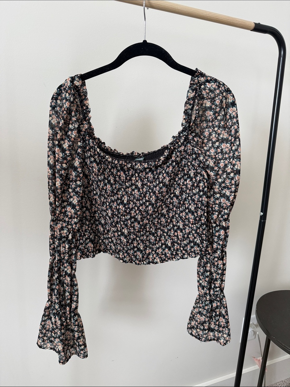 wild fable Black Floral Smocked Puff Sleeve Crop Top